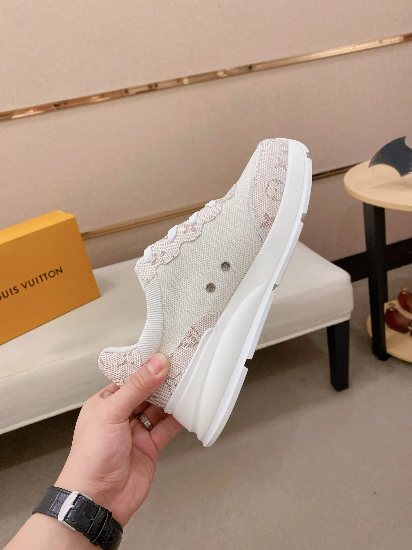 Men's shoes💰 462💰louis vuitton (Louis Vuitton/lv)🔍🔍The new counters are on sale at the same time. The uppers are imported from Italy. ️Re-engraved🇮🇹💪💪, ⚠Sole: The original sole is specially provided by the original factory, the exclusive movable molded sole is super comfortable, ⚠Original factory follow-up goods, 🔍🔍high quality, you can go in and out of the counter at will, welcome to compare⚠. Code number: 38-44 (45/46 customized, non-refundable)